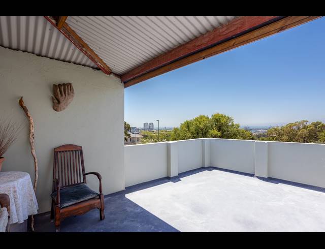 4 BEDROOM FREEHOLD SOLD IN WALMER ESTATE